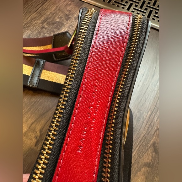 Marc Jacobs burgundy and gold Camera Snapshot zipped crossbody bag - Picture 10 of 14